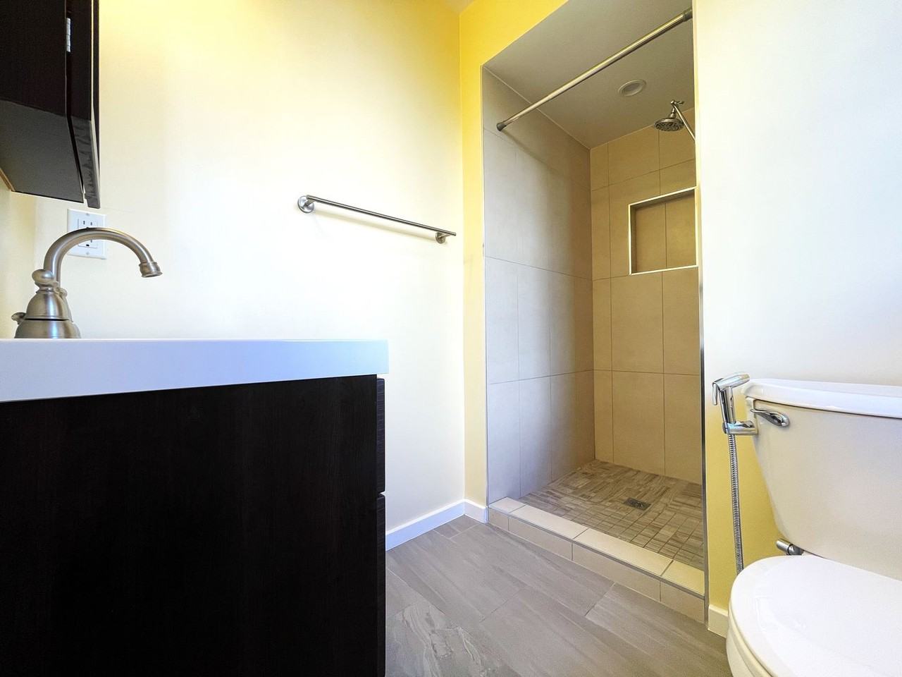 8109 Brimfield Ave - Photo 7 of 20