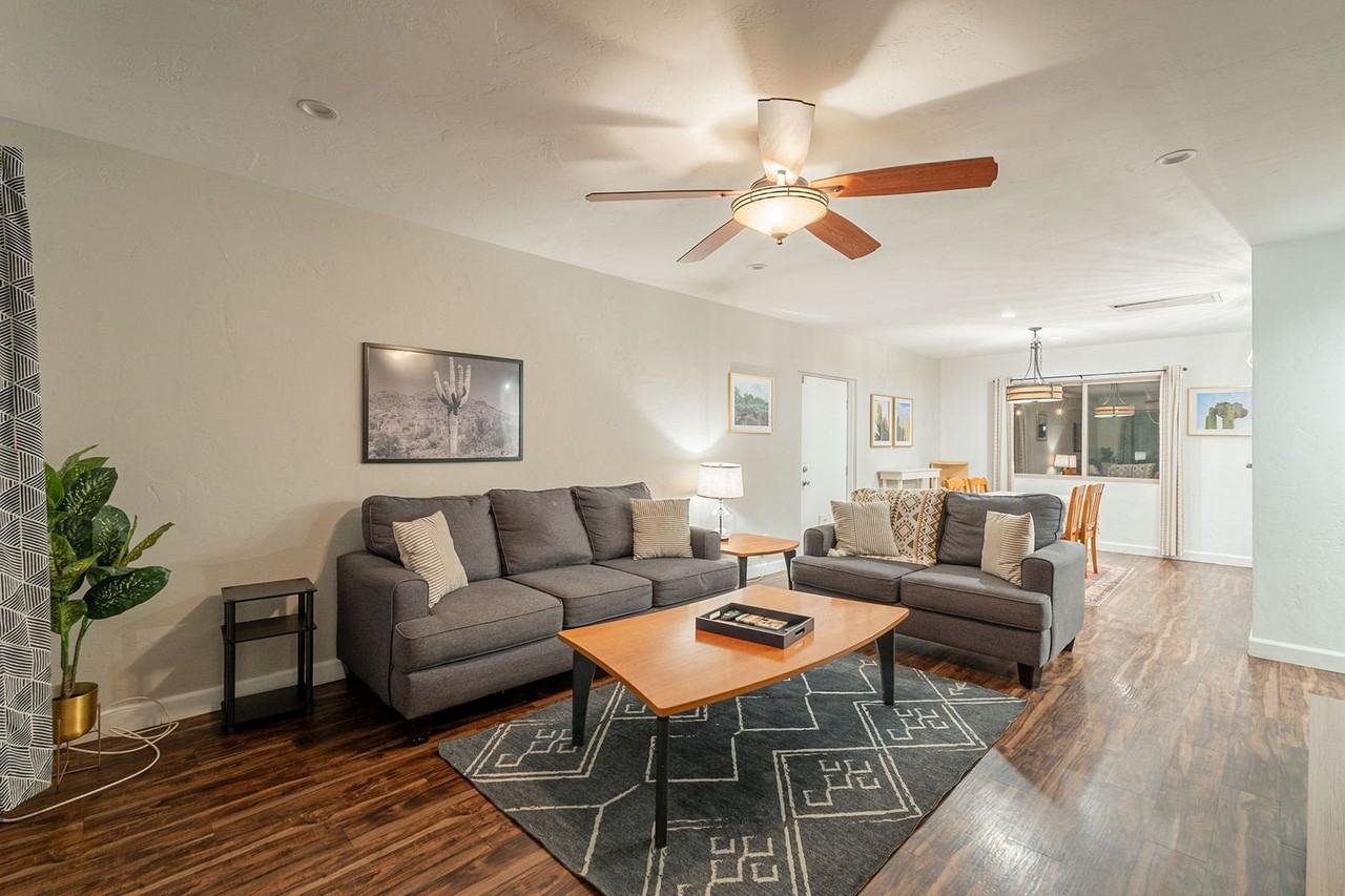 1540 W Berridge Ln - Photo 3 of 32