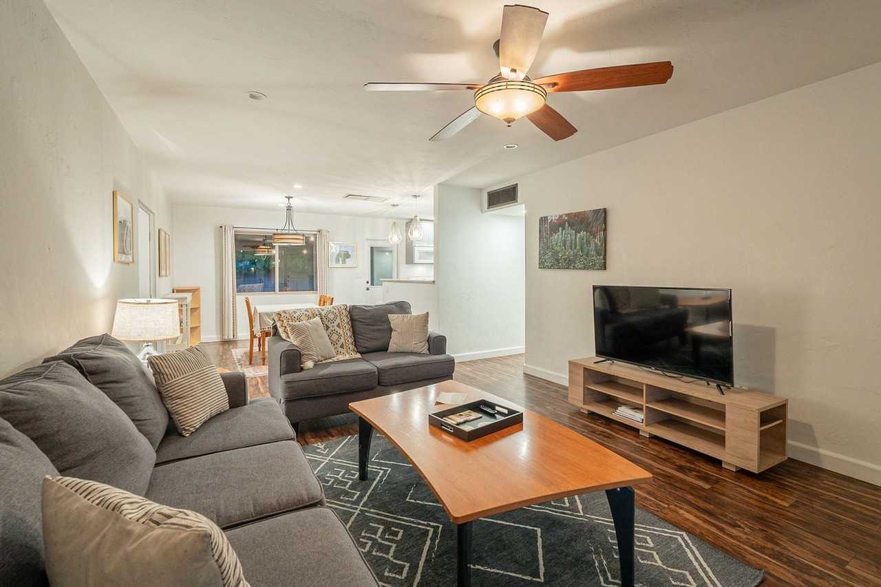 1540 W Berridge Ln - Photo 6 of 32