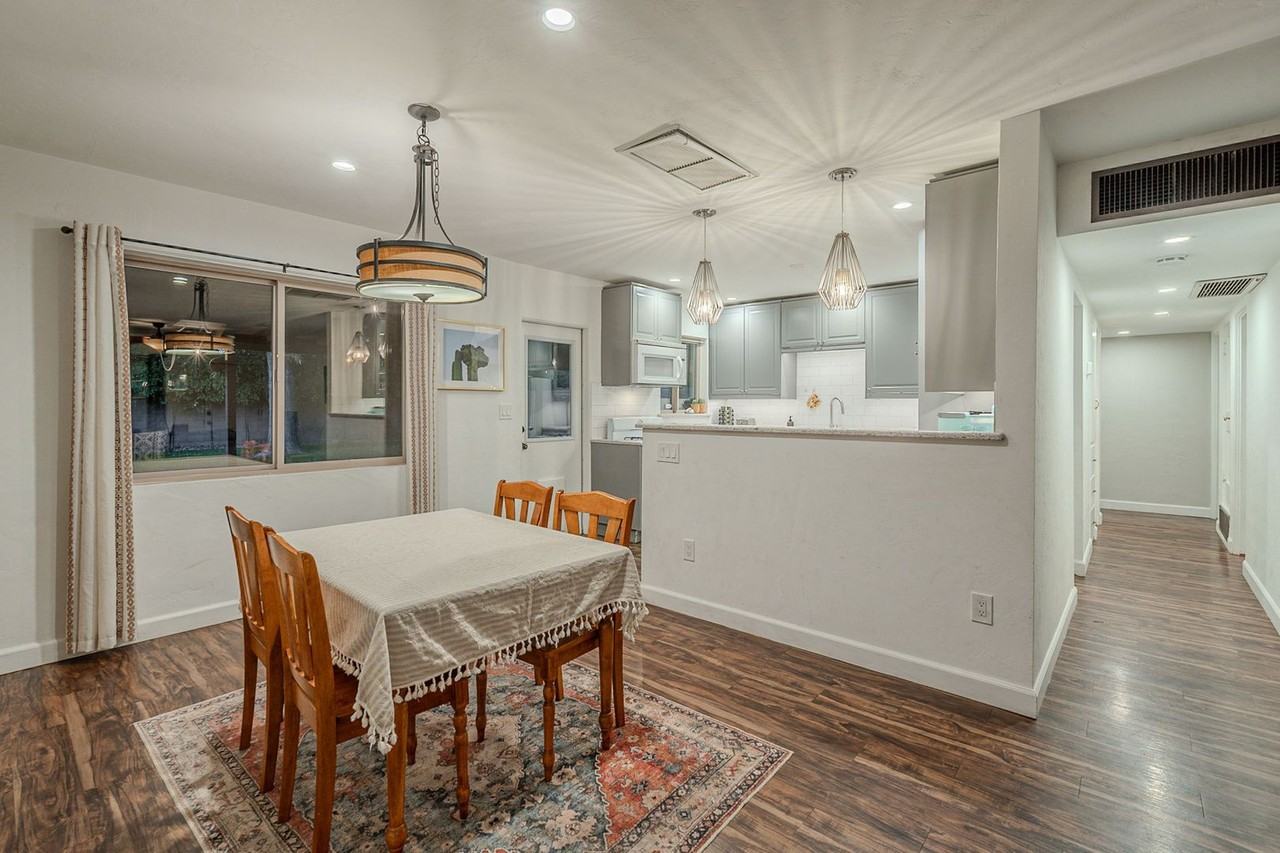 1540 W Berridge Ln - Photo 7 of 32