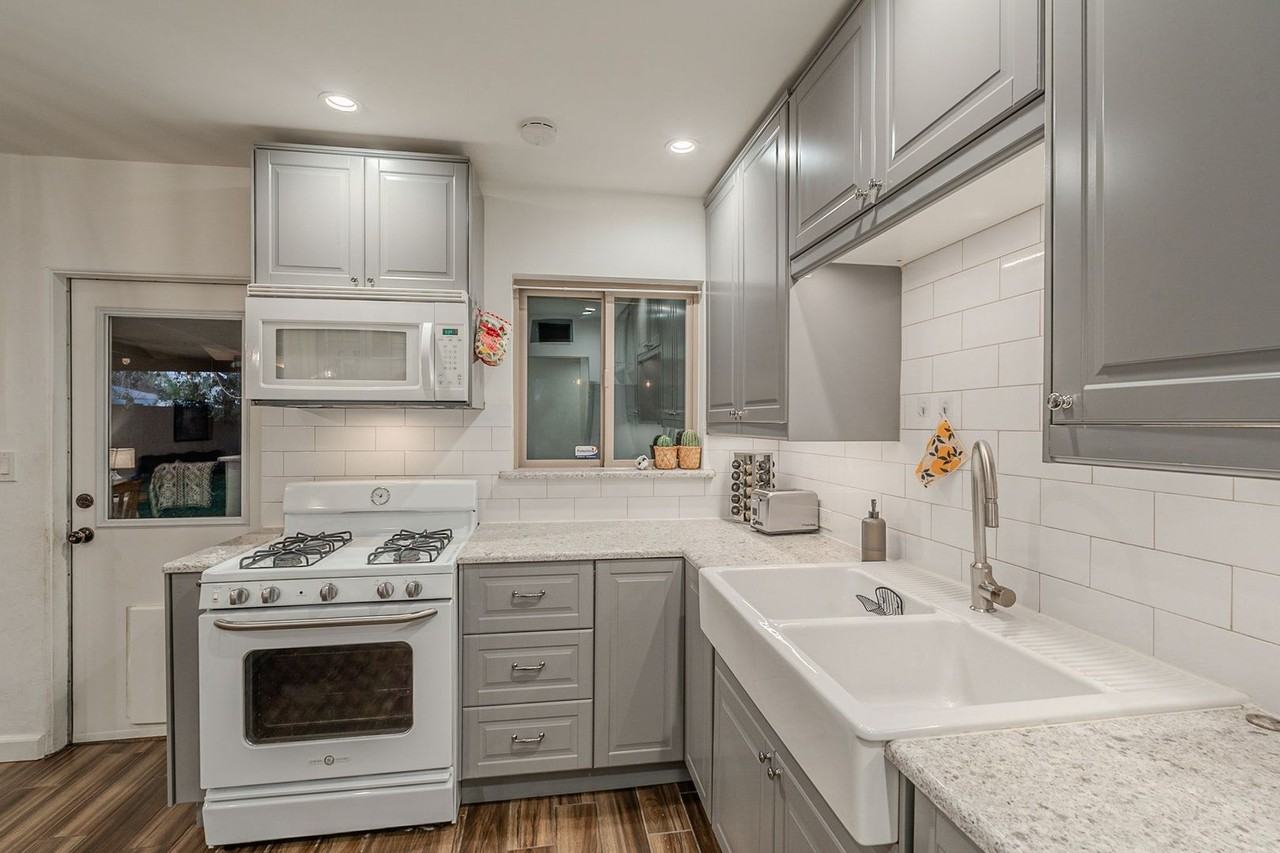 1540 W Berridge Ln - Photo 2 of 8