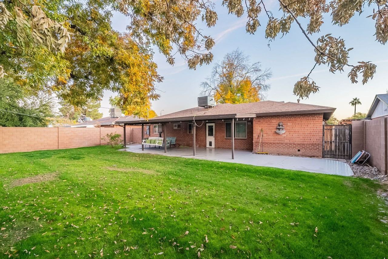 1540 W Berridge Ln - Photo 7 of 8