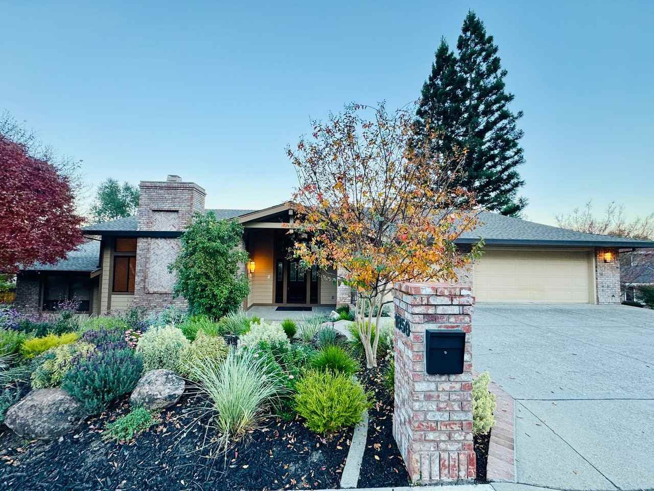 1850 Royal Ct - Photo 2 of 50