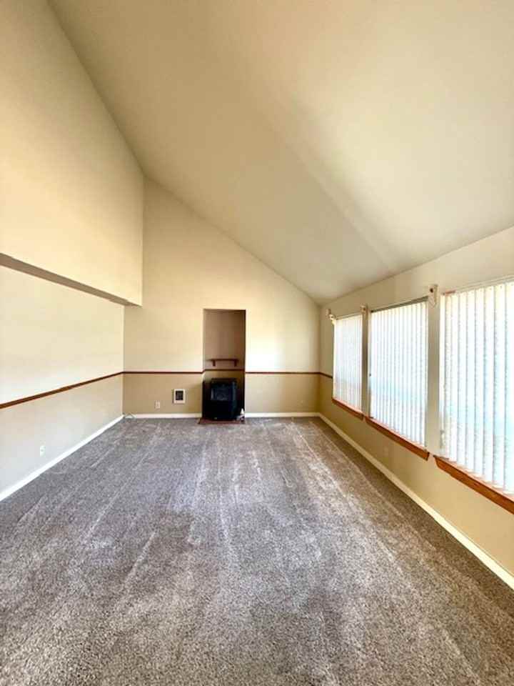 3036 Ne Madison Ave - Photo 3 of 33