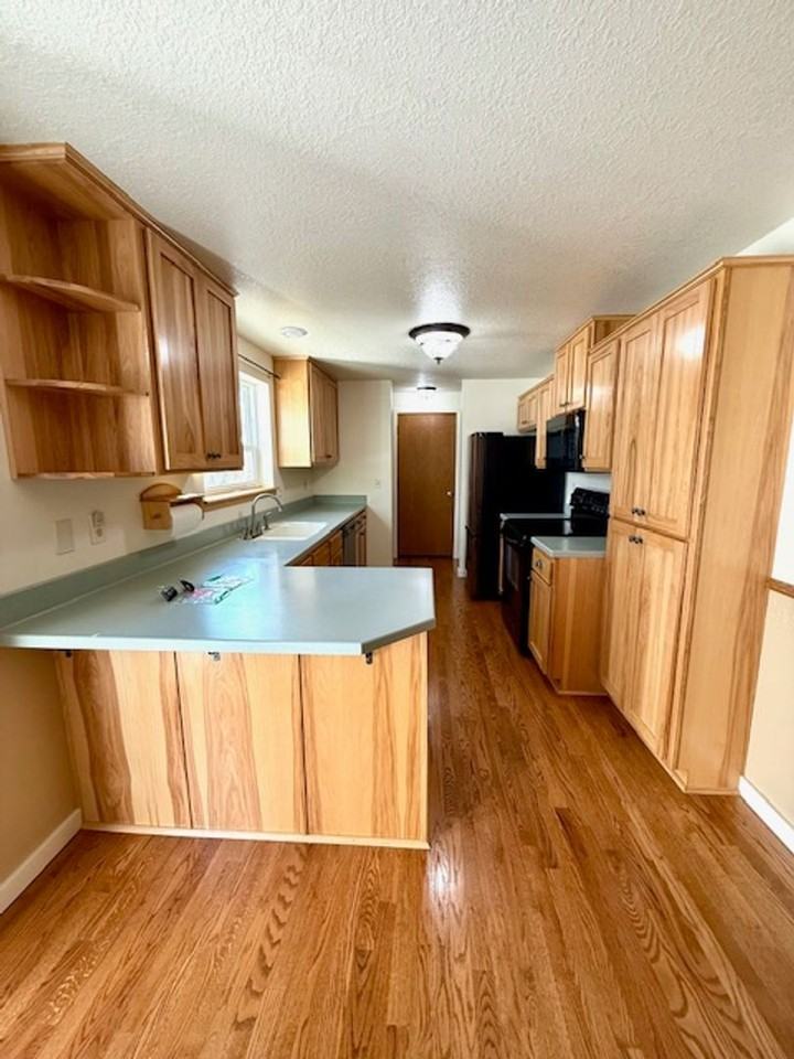 3036 Ne Madison Ave - Photo 2 of 33