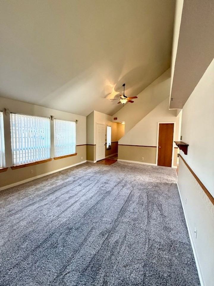 3036 Ne Madison Ave - Photo 7 of 33