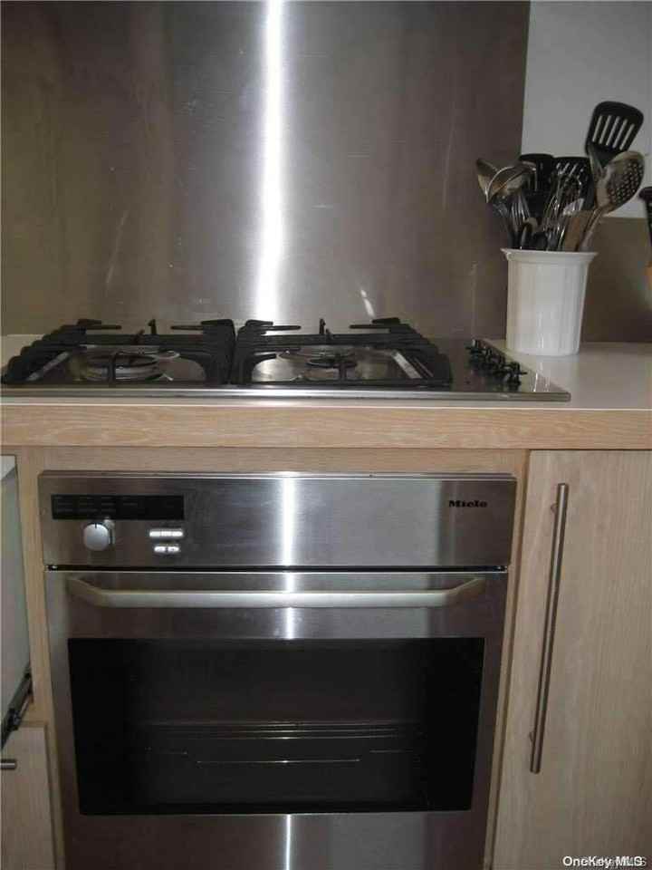 4 Superior Avenue - Photo 5 of 20