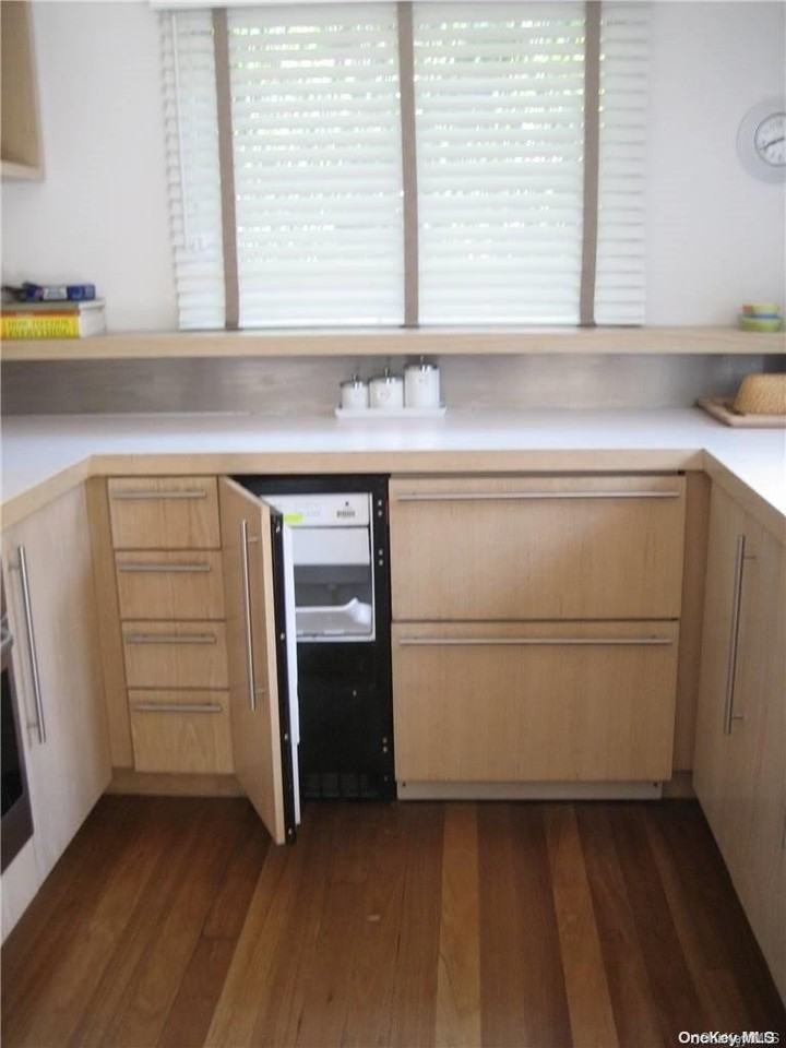 4 Superior Avenue - Photo 6 of 20