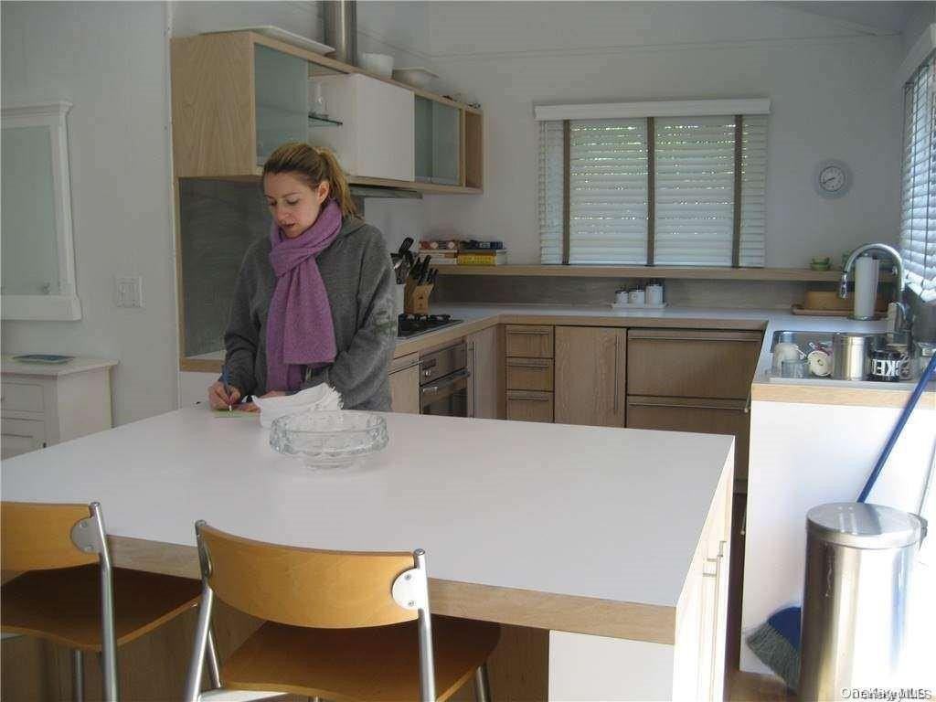 4 Superior Avenue - Photo 7 of 20