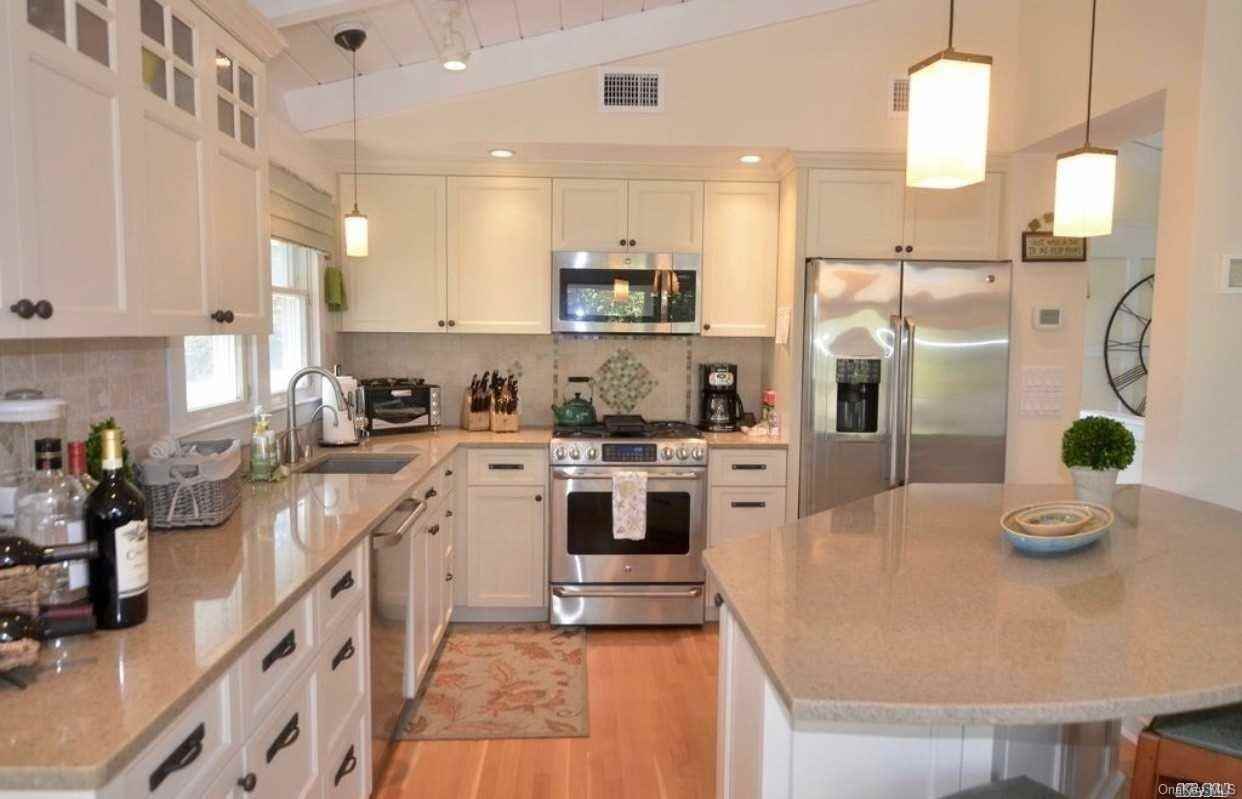 207 Wilmot Rd - Photo 5 of 24