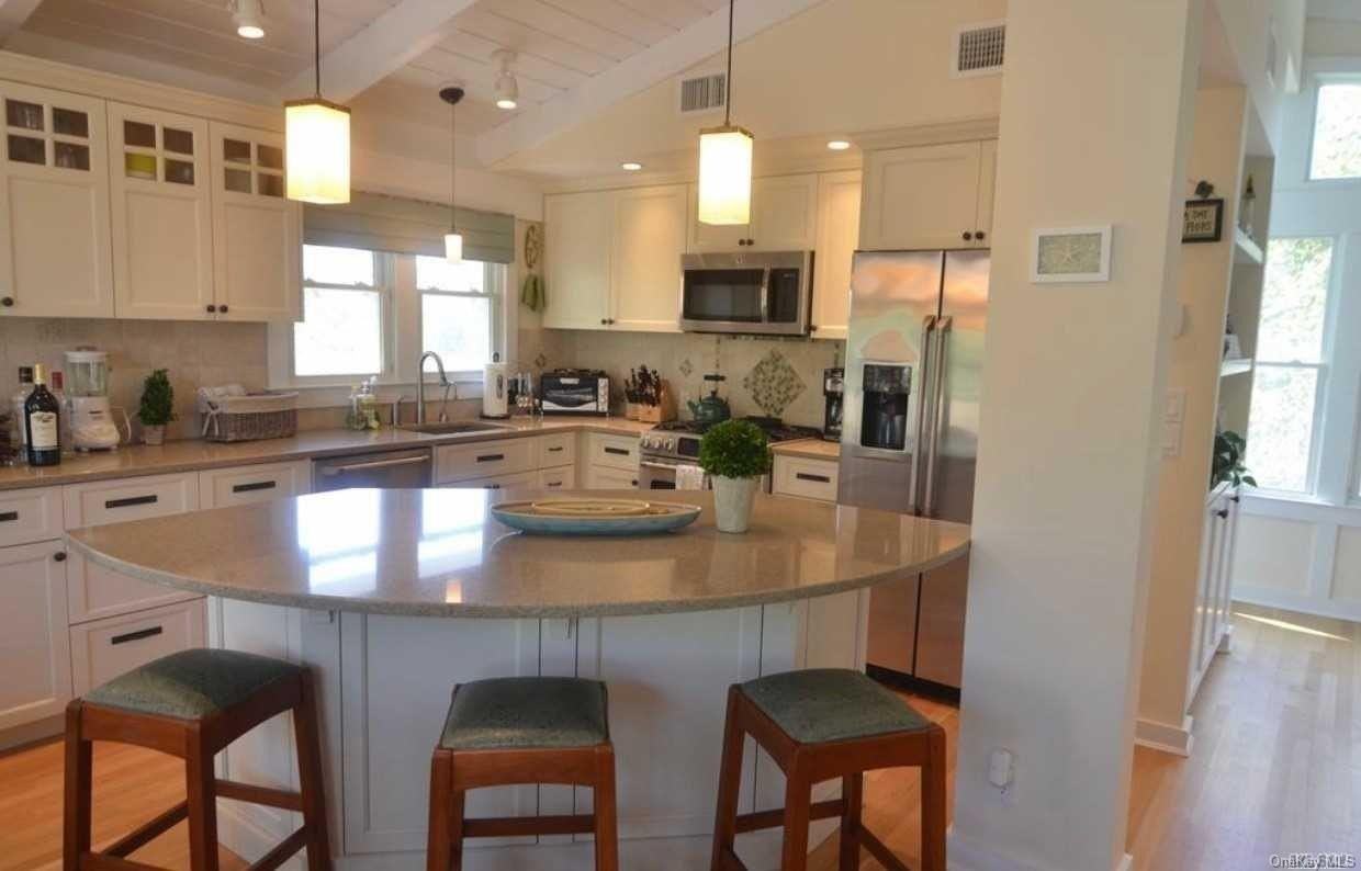 207 Wilmot Rd - Photo 7 of 24