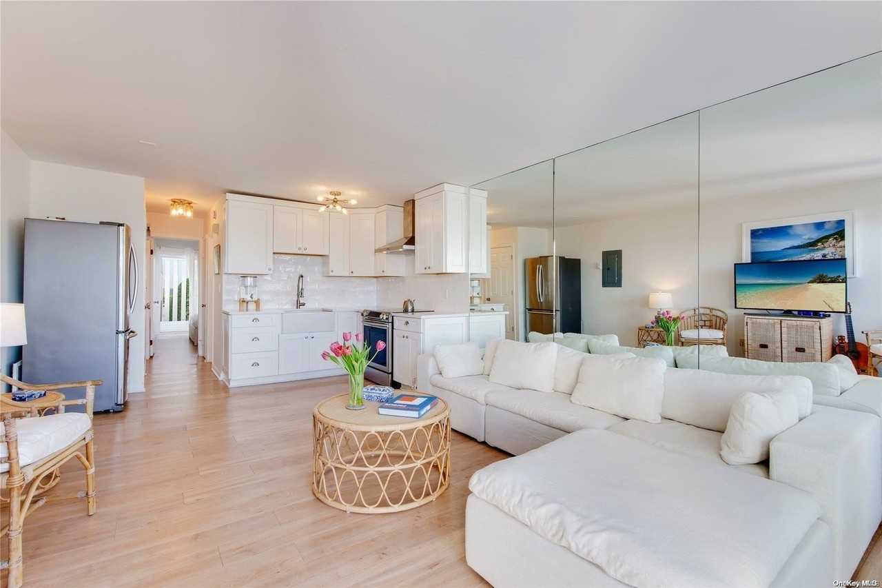 274 Dune Rd #19 - Photo 3 of 21