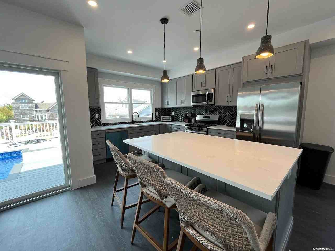 334 Dehnhoff Walk - Photo 3 of 10