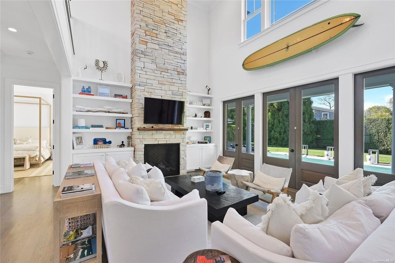 52 Quogue St - Photo 3 of 14