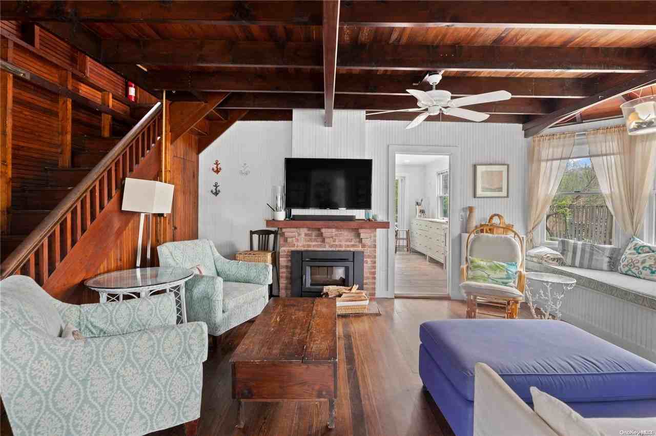 744 Ocean Breeze Walk - Photo 2 of 12