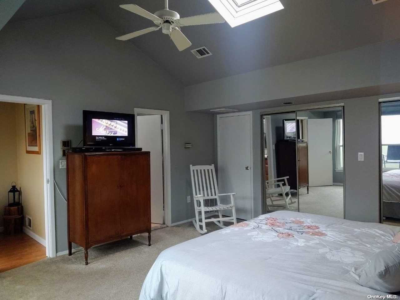 813 Shore Rd - Photo 4 of 33