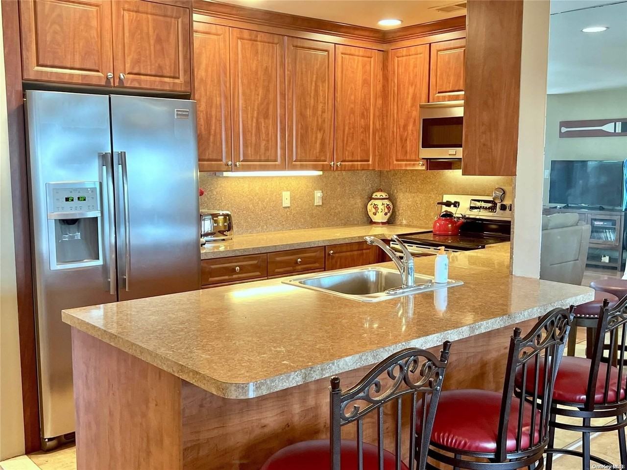 813 Shore Rd - Photo 6 of 33