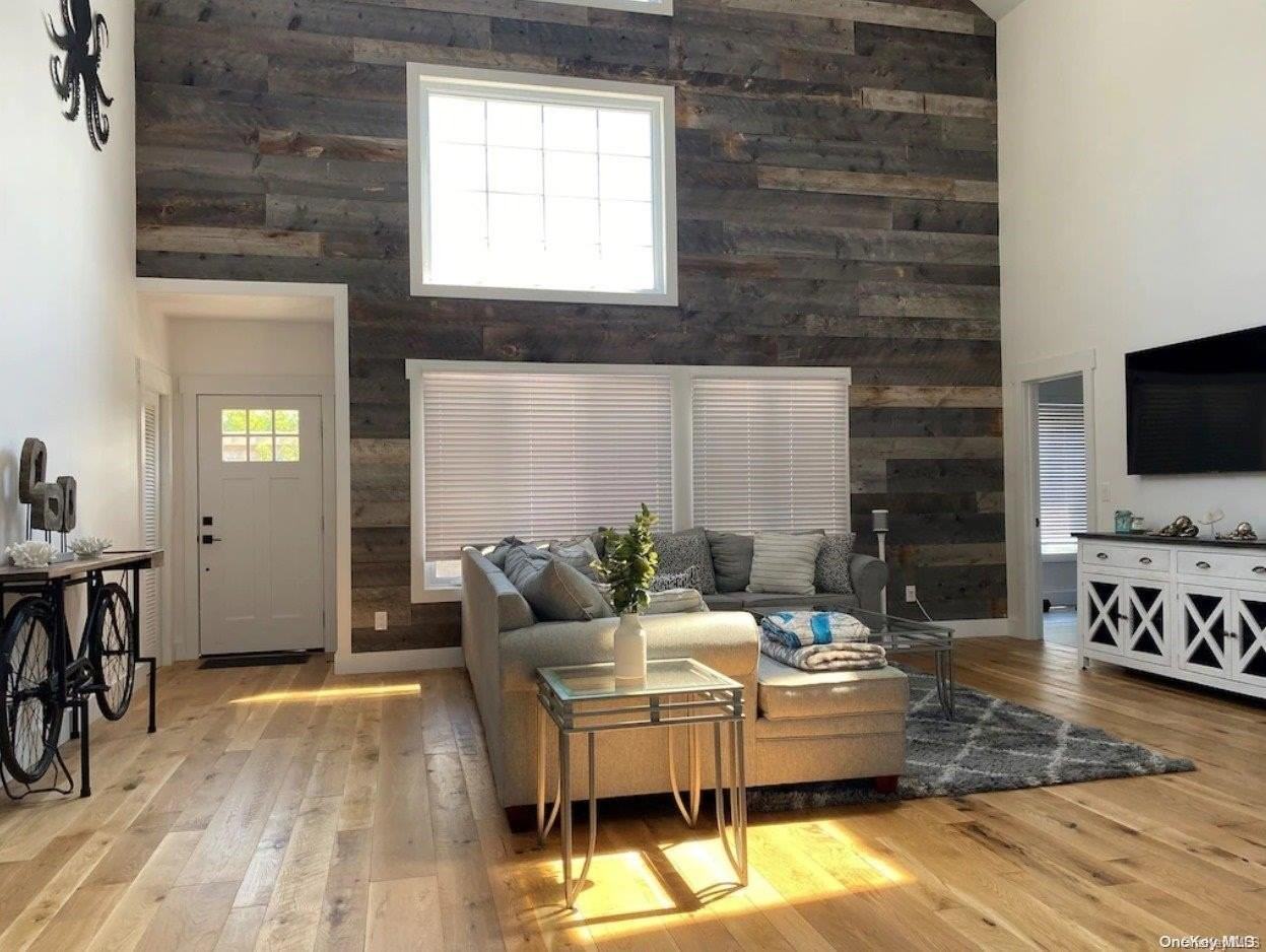 285 Cottage Walk - Photo 2 of 16