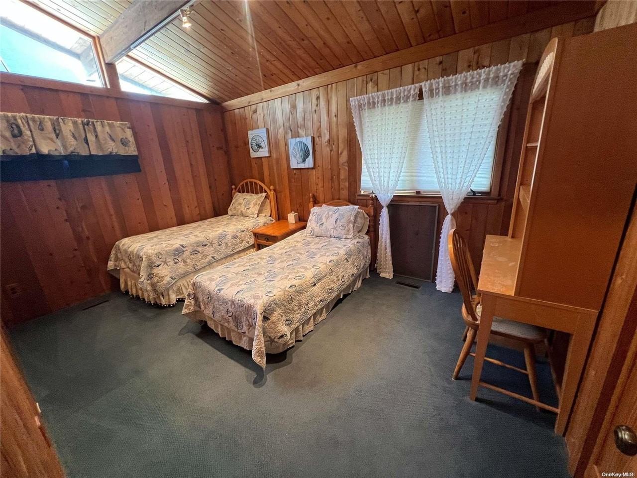 71 Garden City Ave - Photo 4 of 15