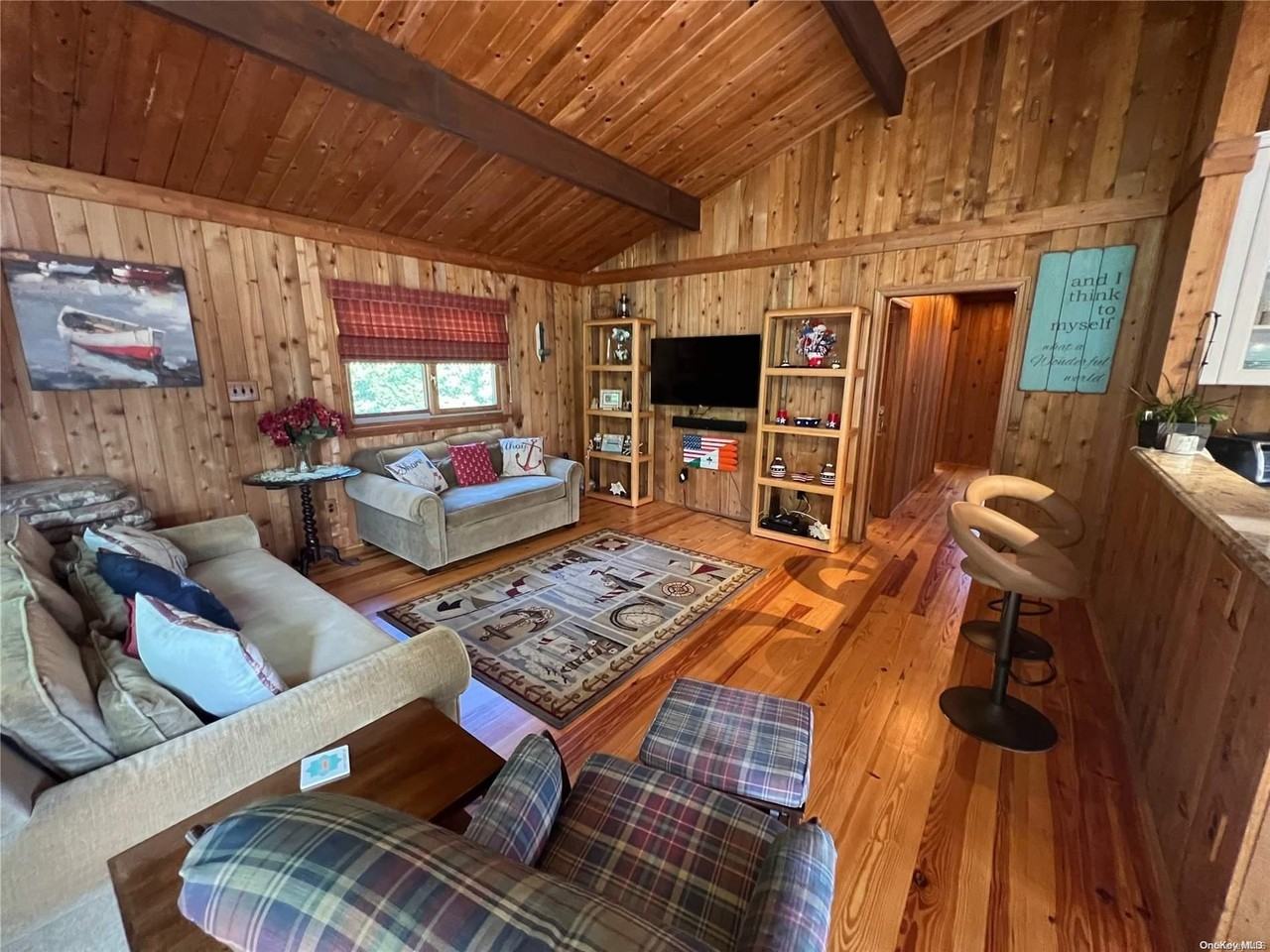 71 Garden City Ave - Photo 6 of 15