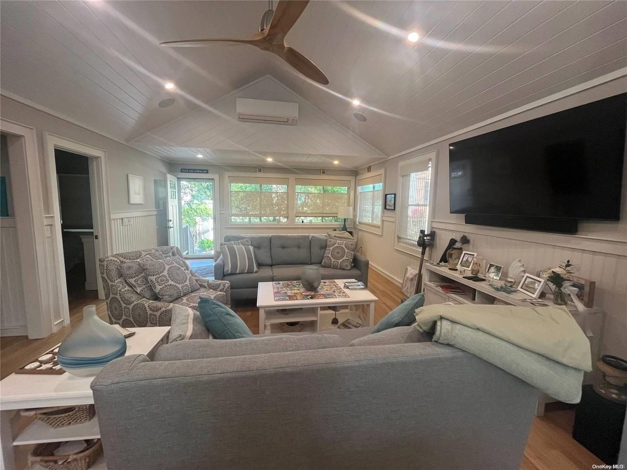 985 Surfview Walk - Photo 2 of 14