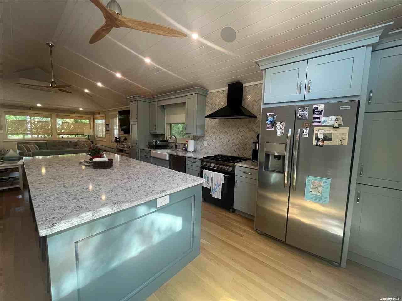 985 Surfview Walk - Photo 5 of 14