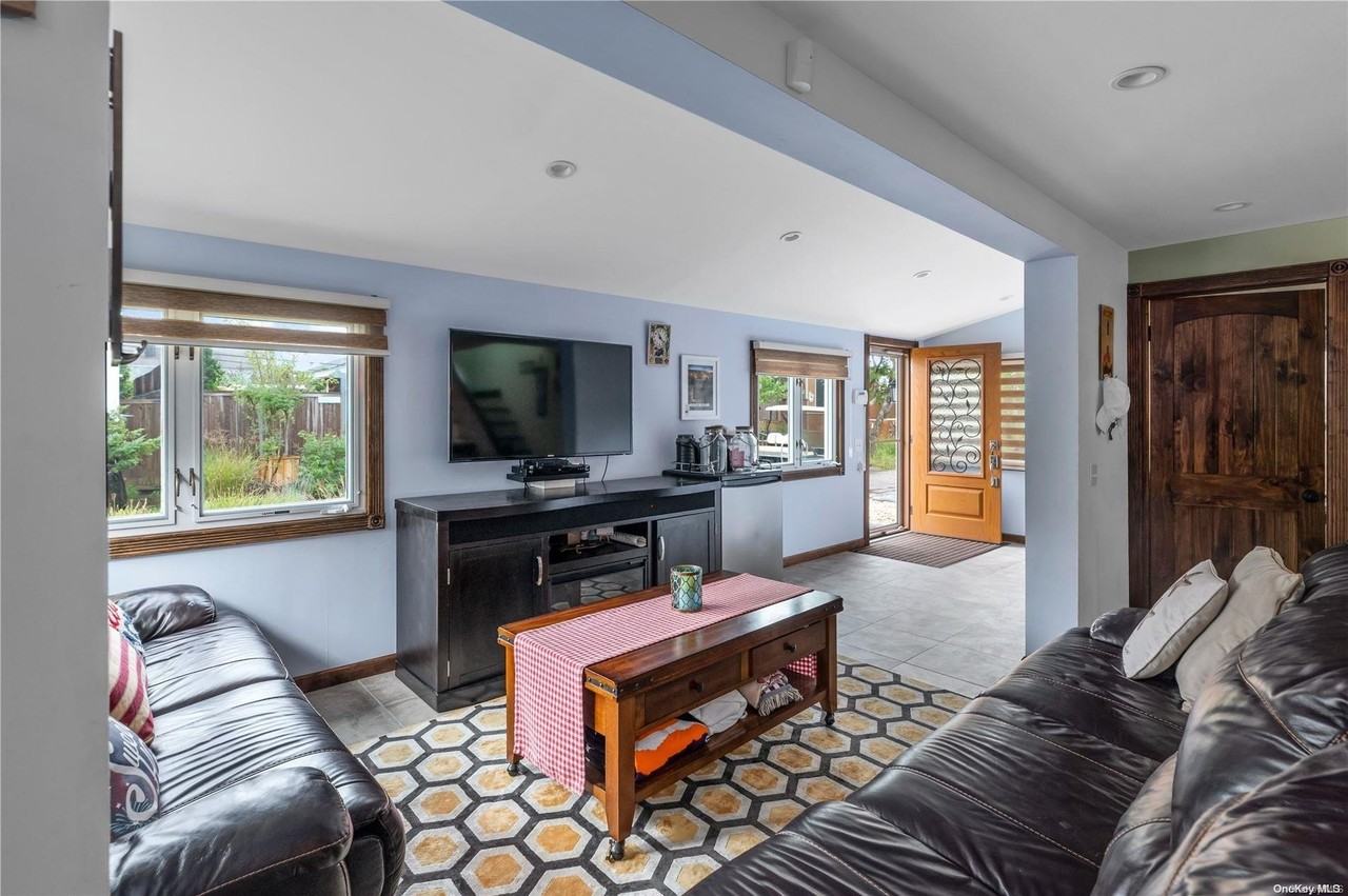 289 Cottage Walk - Photo 2 of 12