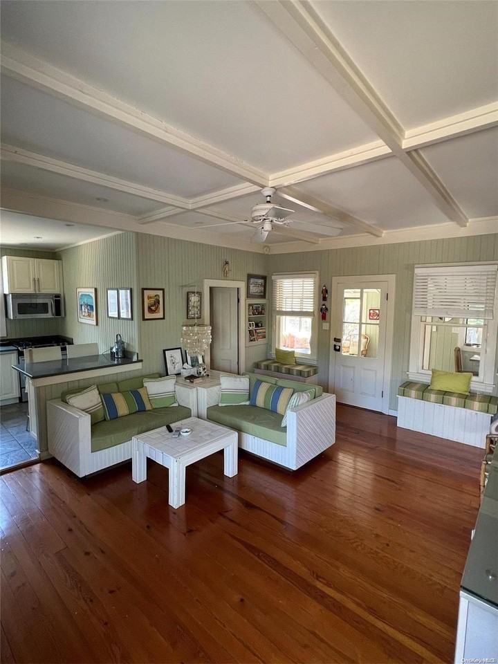 731 Ocean Breeze Walk - Photo 4 of 19