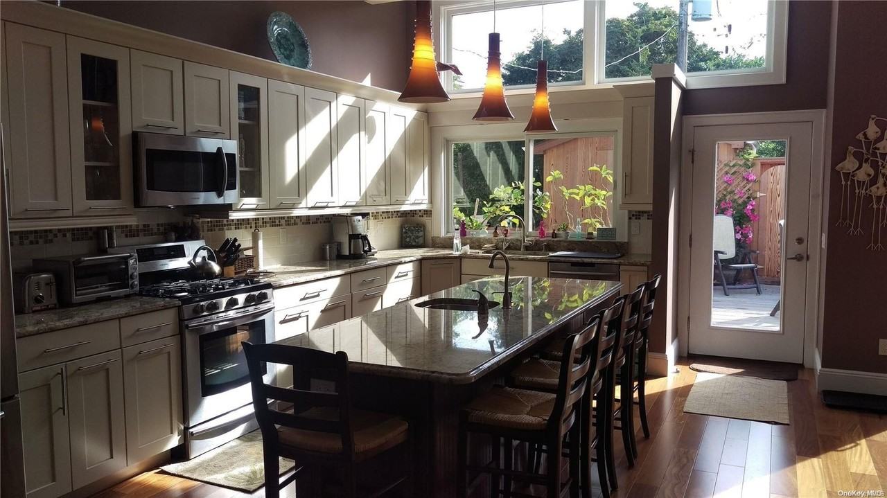 352 Surf Rd - Photo 6 of 21