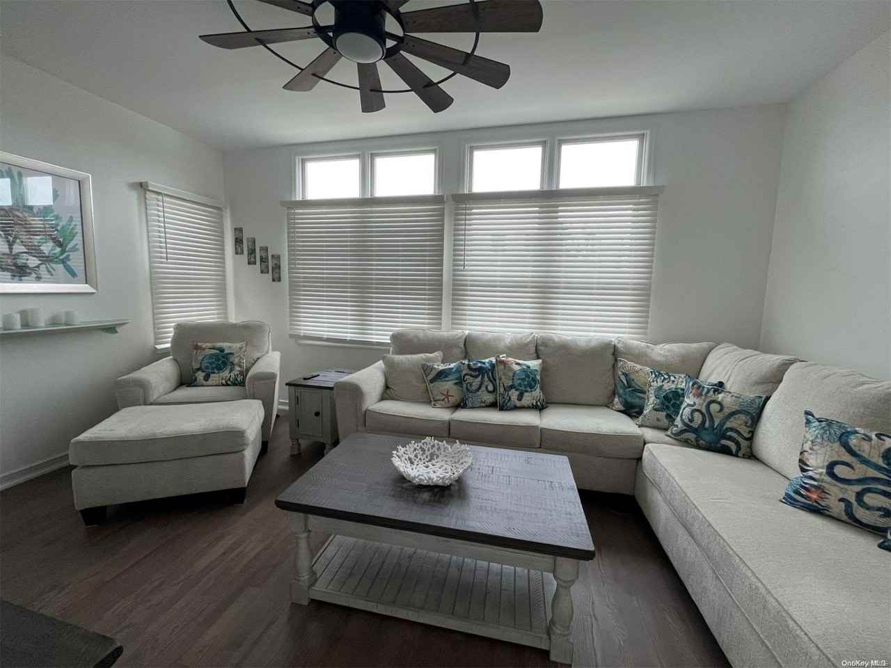 24 Bungalow Walk - Photo 3 of 23