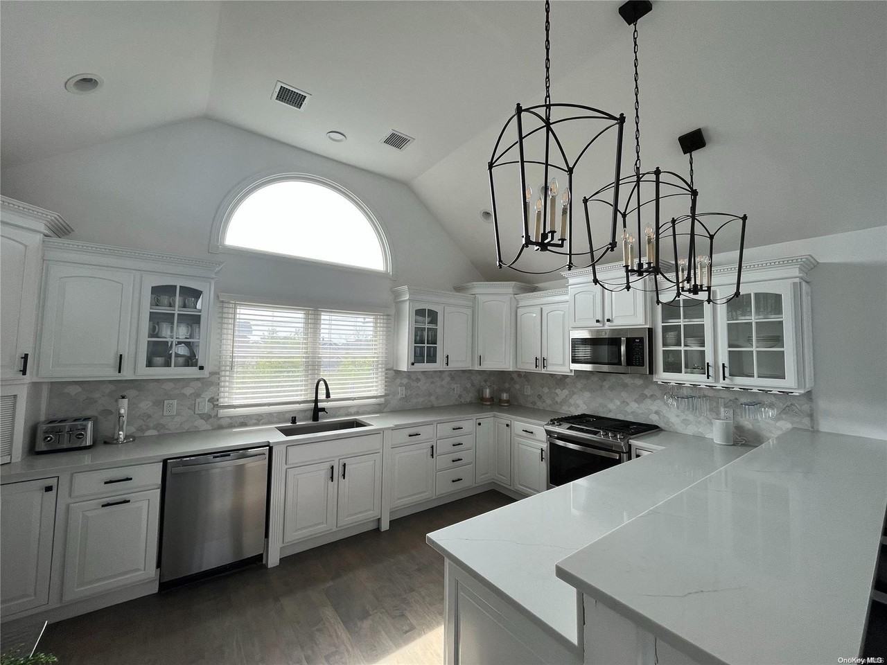 24 Bungalow Walk - Photo 5 of 23