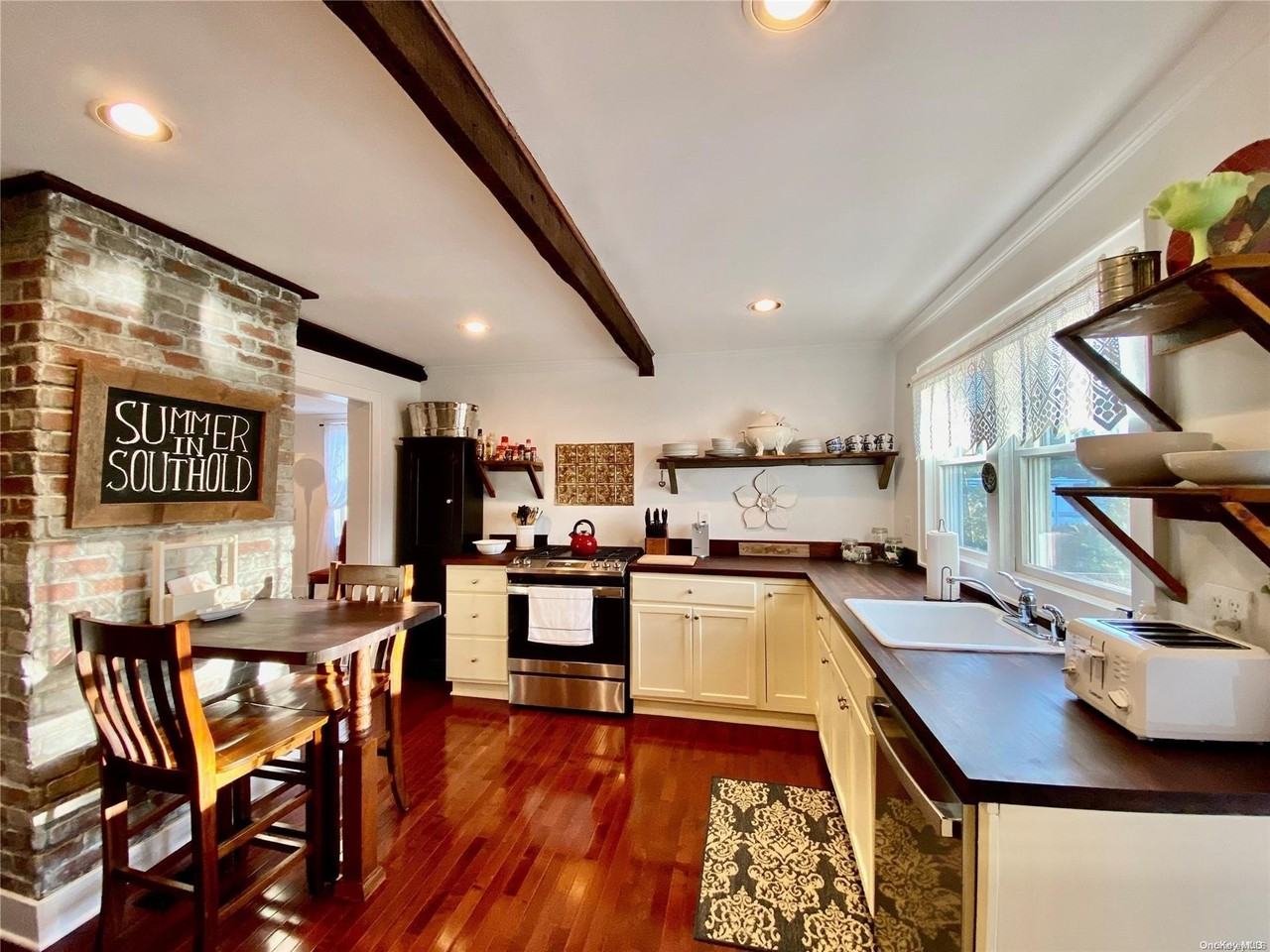 1975 Youngs Ave - Photo 3 of 19