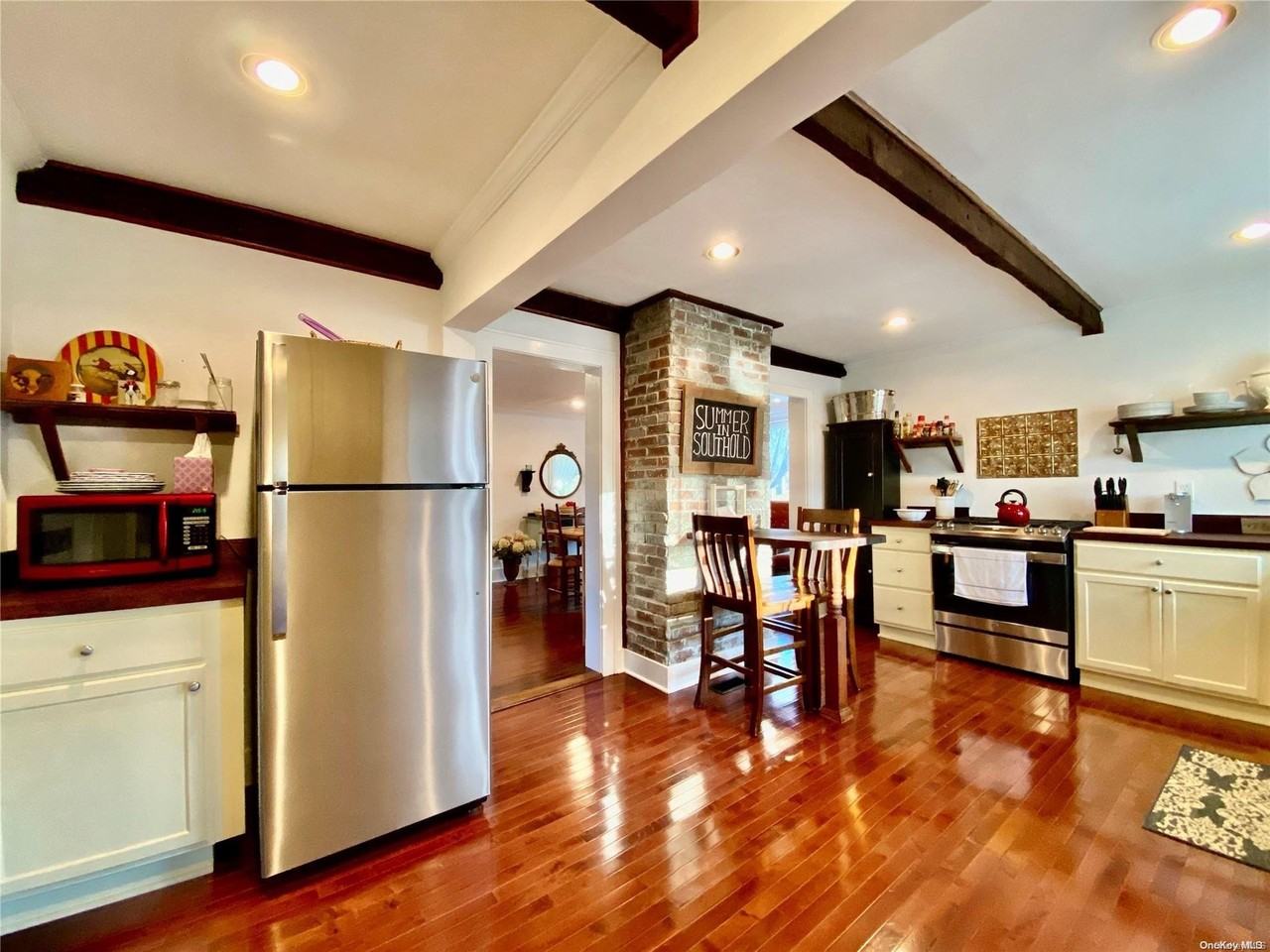 1975 Youngs Ave - Photo 4 of 19