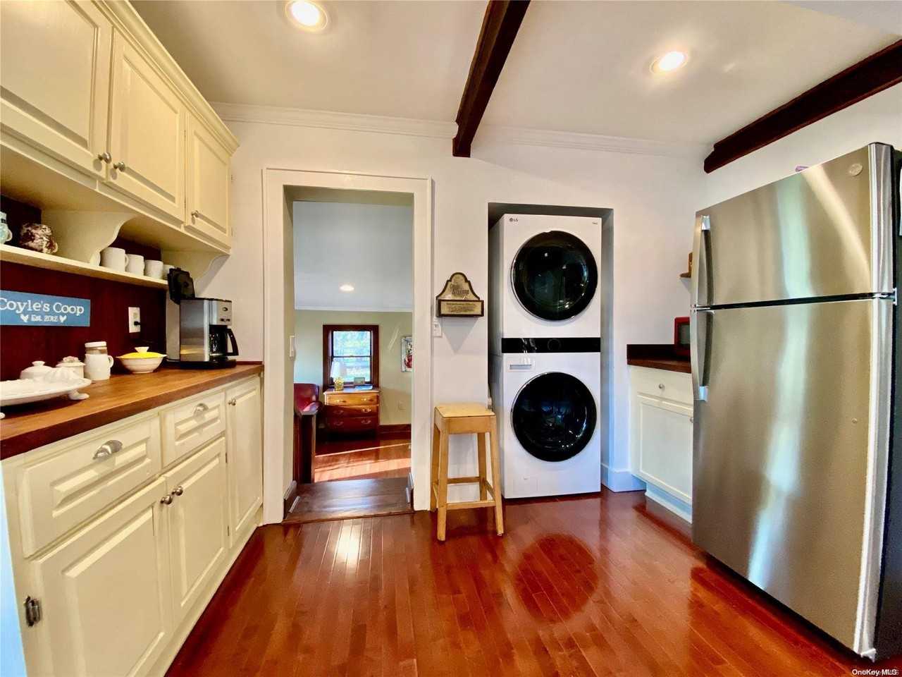 1975 Youngs Ave - Photo 6 of 19