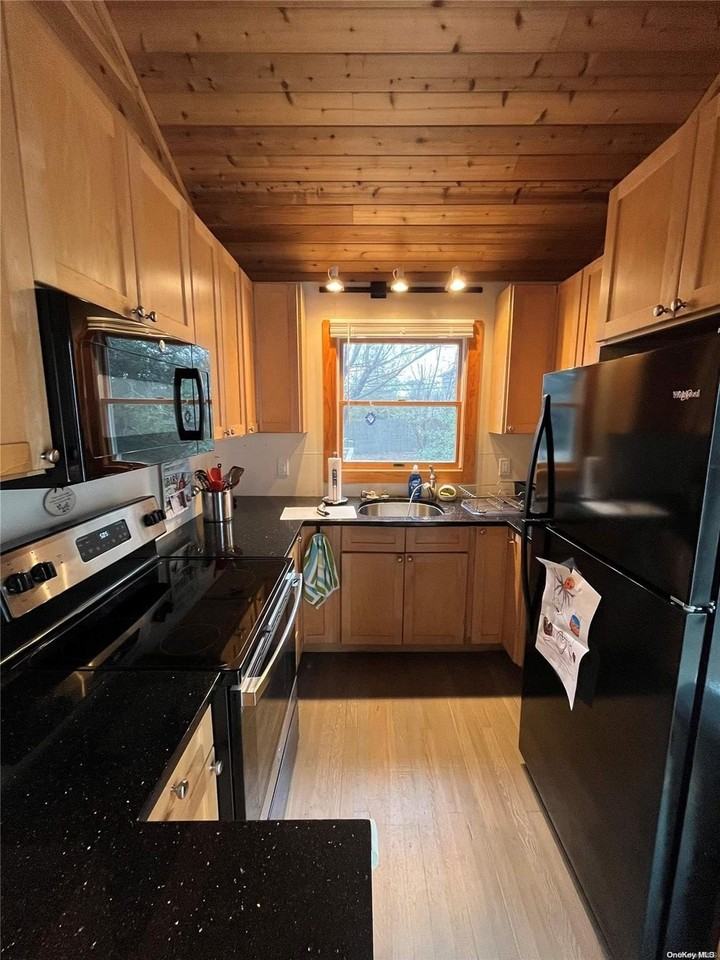 6 Champlain St - Photo 4 of 15