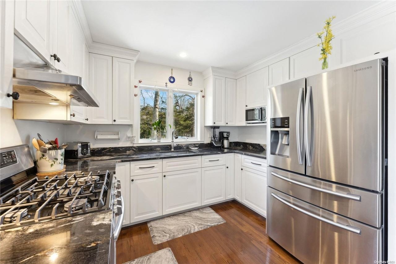 21 Harbor View Ave - Photo 3 of 16