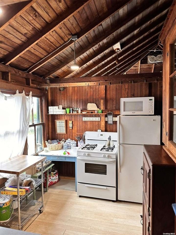 315 Wilmot Rd - Photo 2 of 8