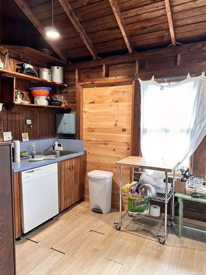 315 Wilmot Rd - Photo 3 of 8