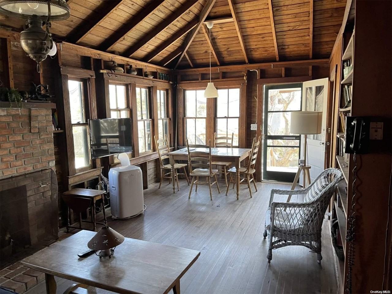 315 Wilmot Rd - Photo 5 of 8