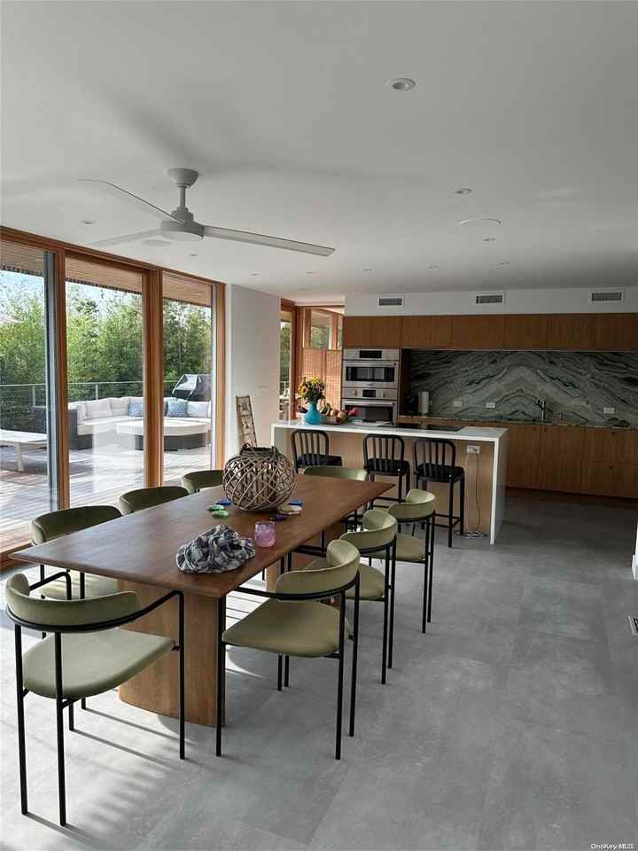 25 East Walk - Photo 2 of 11