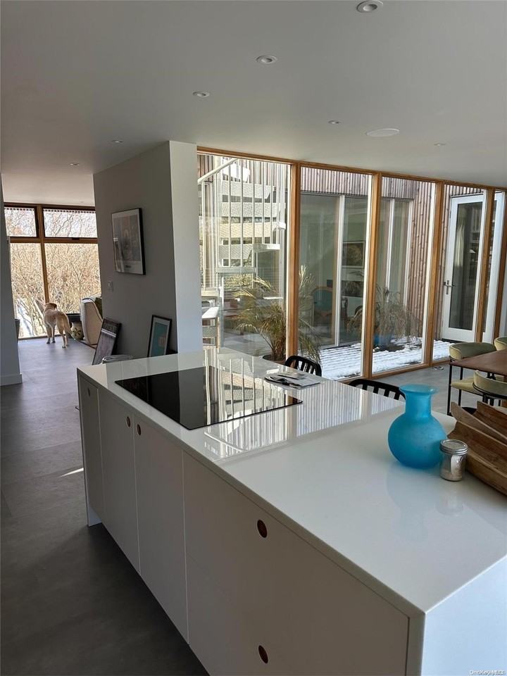 25 East Walk - Photo 4 of 11