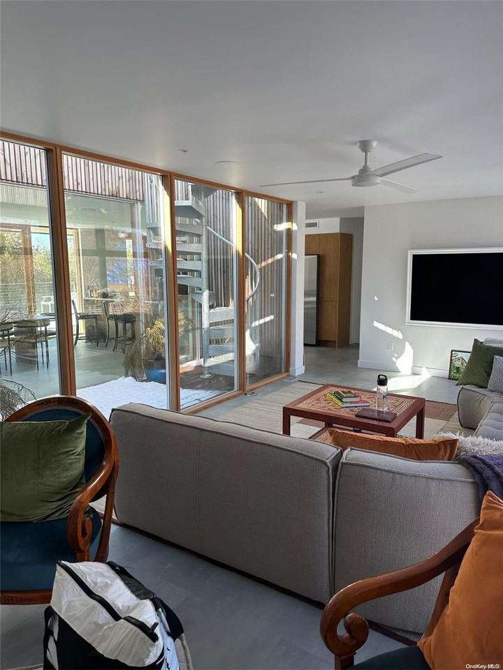 25 East Walk - Photo 6 of 11