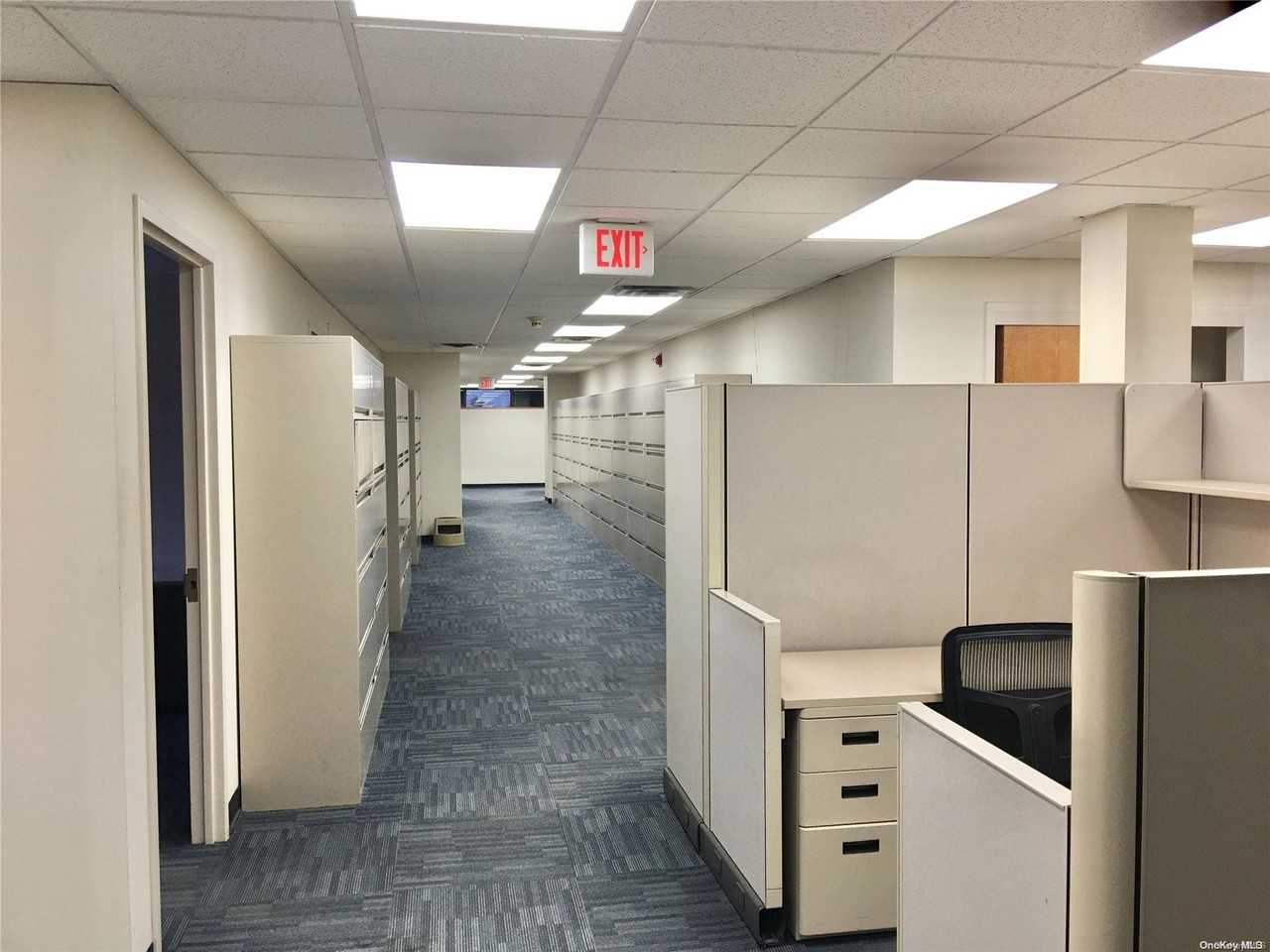 990 Westbury Rd #3 - Photo 4 of 5