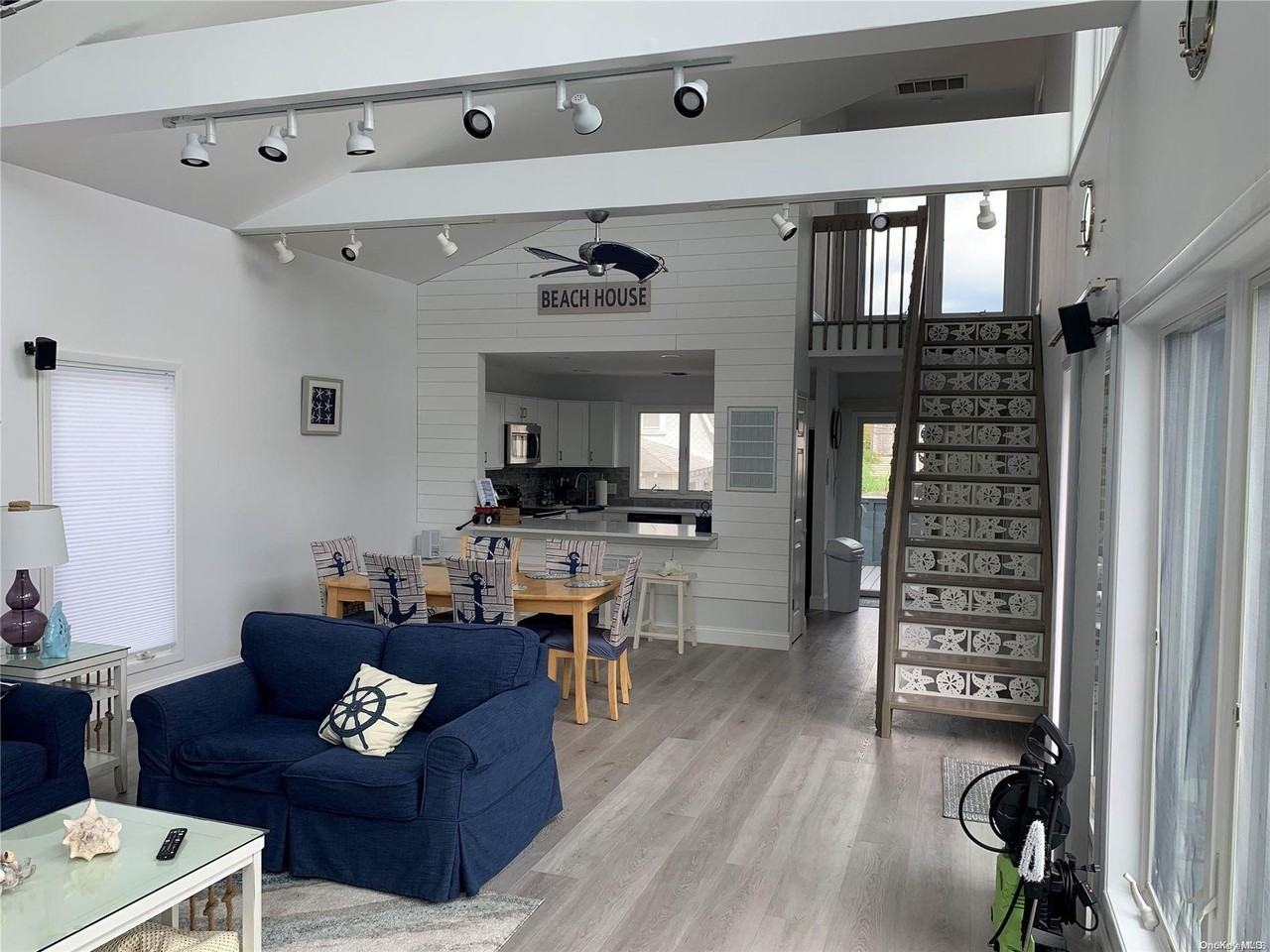 187 Cottage Walk - Photo 3 of 9