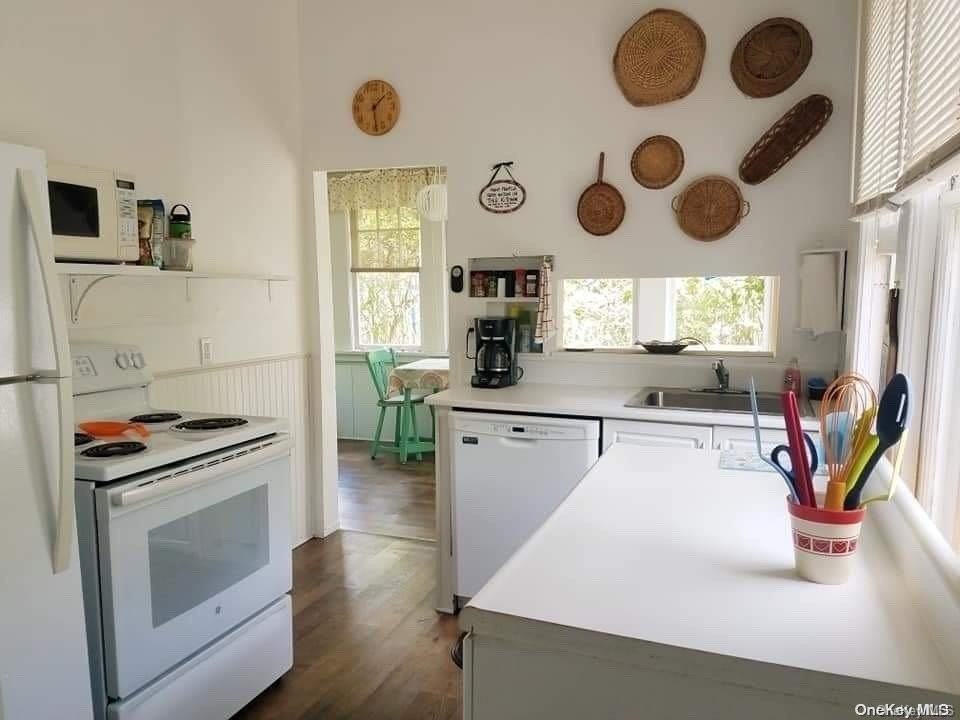 276 Cottage Walk - Photo 3 of 15