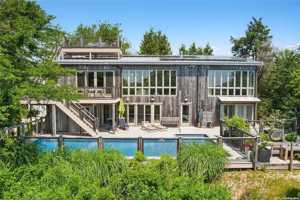 featured image of 32 Tuthill Ln