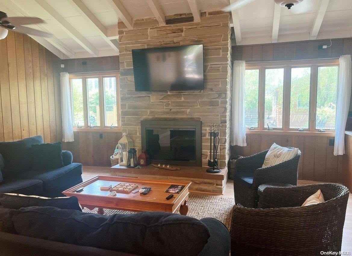 892 Evergreen Walk - Photo 2 of 12