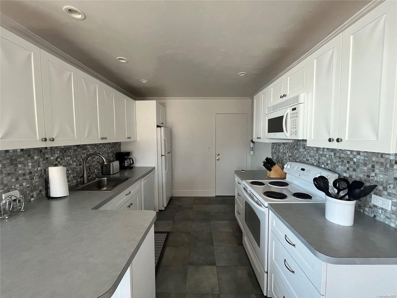 786 Evergreen Walk - Photo 2 of 9