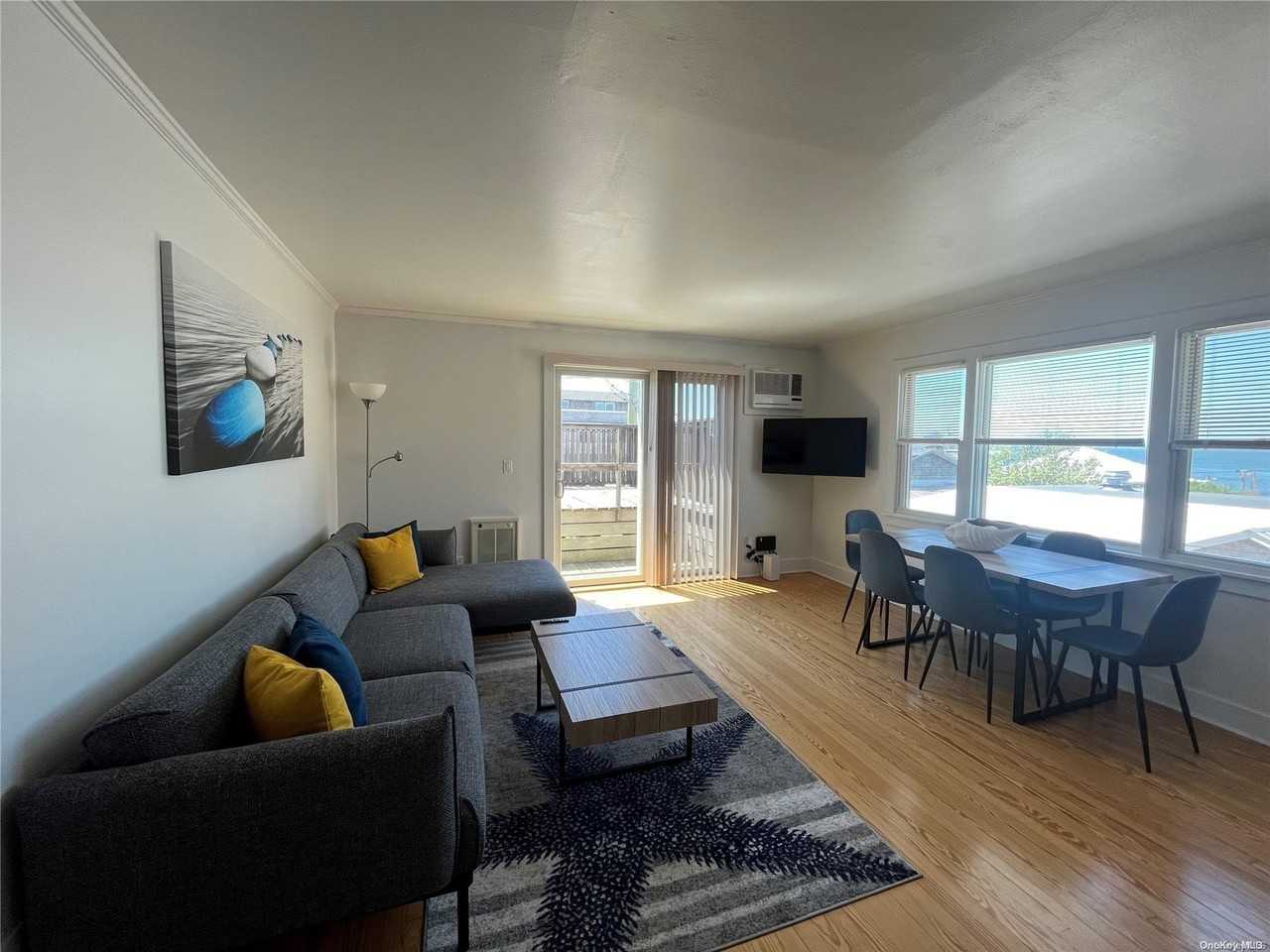 786 Evergreen Walk - Photo 3 of 9