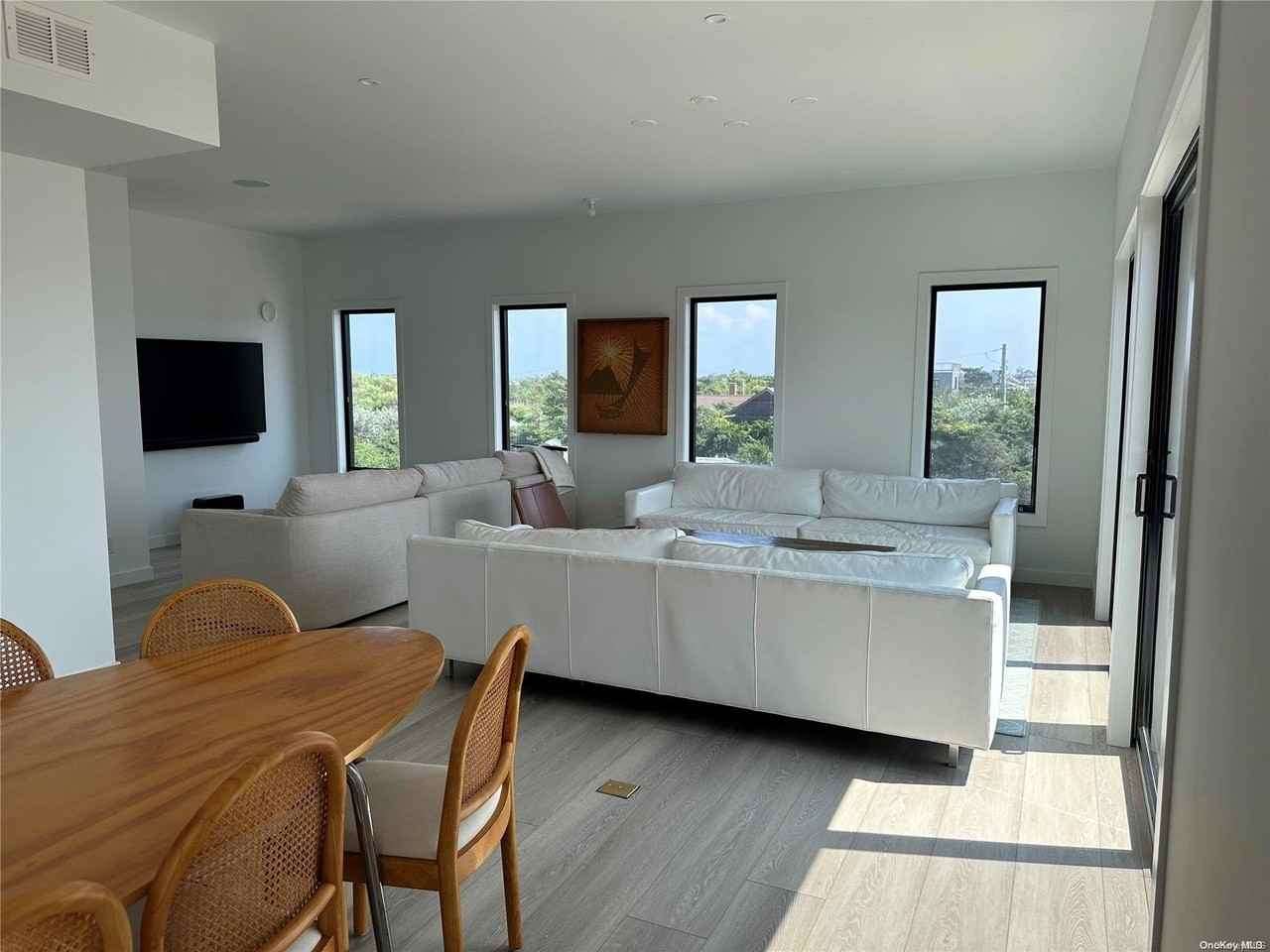 35 Huron St - Photo 3 of 11